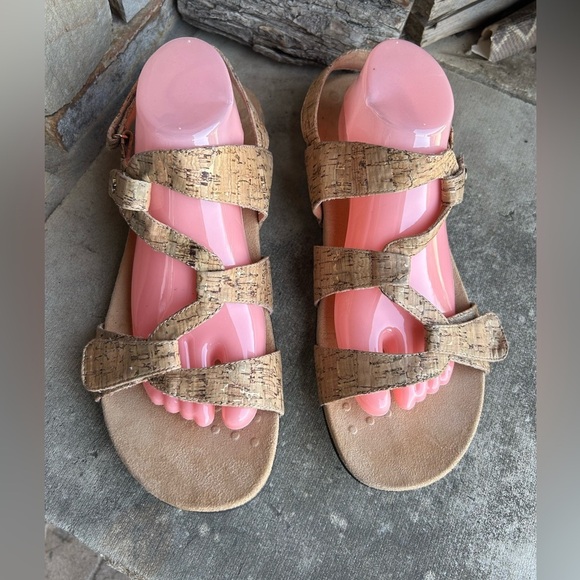 Vionic Paros orthotic cork sandals w/3 adjustable velcro straps Sz-11. M - Picture 2 of 10
